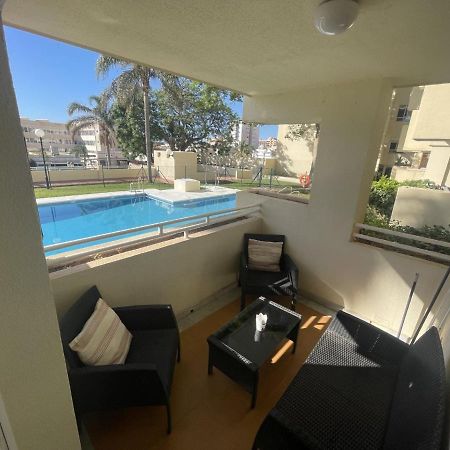 Apartamento En La Carihuela Con Piscina Y Parking, Al Lado De La Playa Apartman Torremolinos Kültér fotó